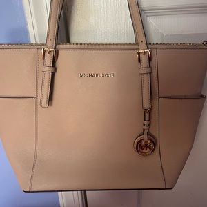 Michael kors jet set east west tote